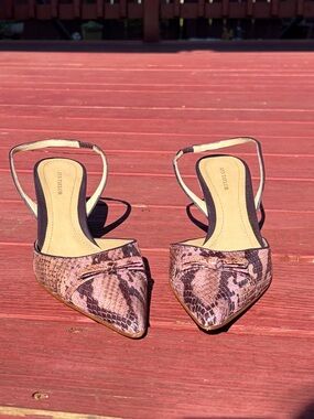 Ann Taylor Pink Snake-Print Pointed Slingback heels